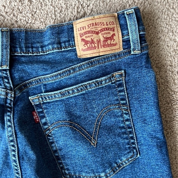 Levi’s Wedgie Straight Medium Wash Raw Hem Distressed Jeans - Picture 7 of 7